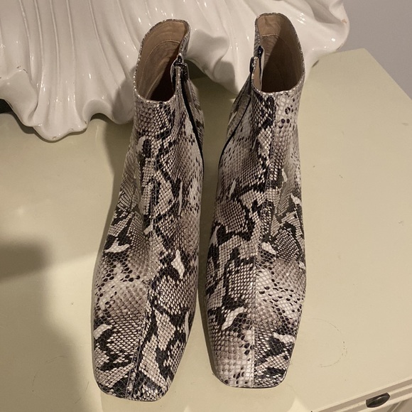 Snake print Booties. Size: 10. - Picture 2 of 5